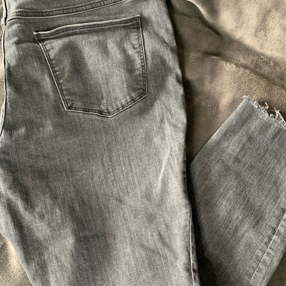 Universal Thread Jeans - Picture 4 of 5